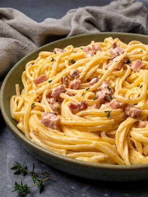 cream-cheese-pasta-with-bacon-skinny-spatula image