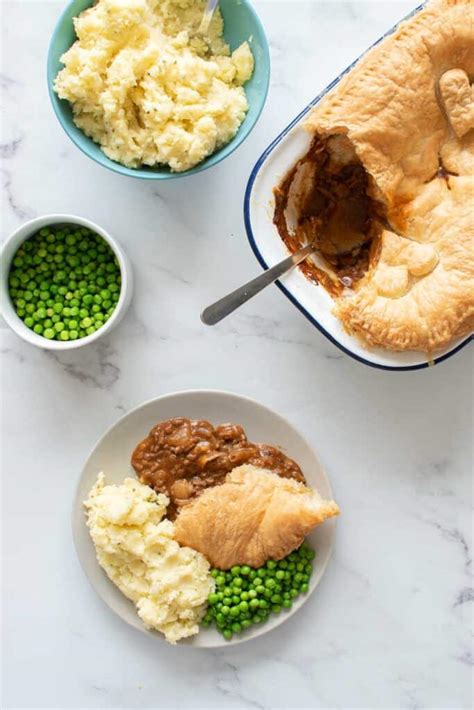 mince-beef-pie-with-puff-pastry-hint-of-healthy image