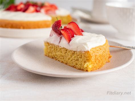 strawberry-cake-healthy-sugar-free-ultimate-summer image