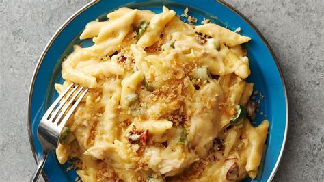 slow-cooker-chipotle-chicken-macaroni-and-cheese image