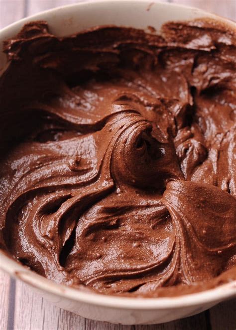 homemade-chocolate-frosting-whatsinthepan image