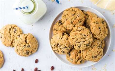 oatmeal-raisin-cookies-love-bakes-good-cakes image