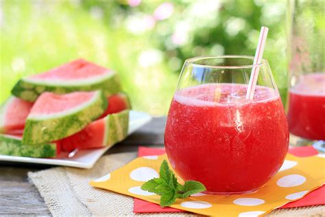 how-to-make-our-easy-watermelon-juice image