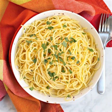 spaghetti-with-garlic-and-olive-oil-veggies-save-the-day image