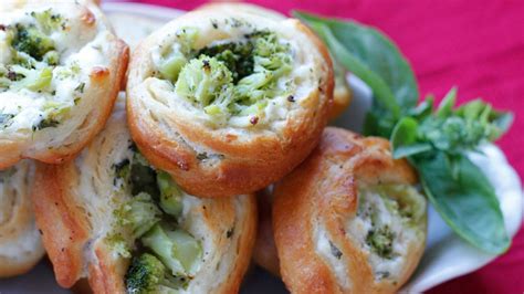 cream-cheese-broccoli-and-jalapeo-pinwheels image