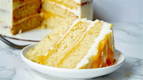 passionfruit-cake-with-white-chocolate-swiss image