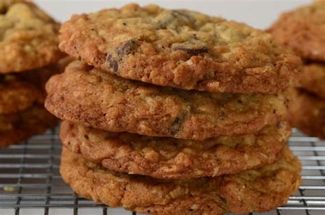 crispy-oatmeal-cookies-joyofbakingcom-video image