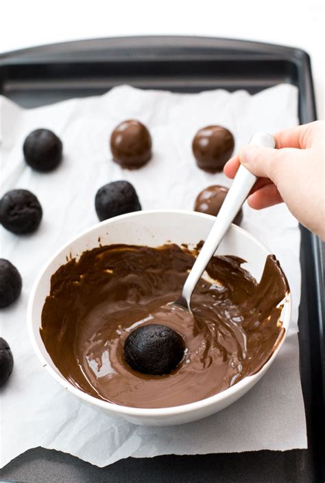 easy-oreo-truffles-only-4-ingredients-chef-savvy image