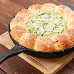 cheesy-spinach-and-artichoke-bread-ring-dip image
