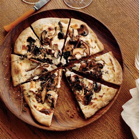 mushroom-and-goat-cheese-bchamel-pizzas image