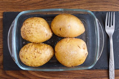 tuna-and-sweetcorn-jacket-potatoes-recipe-cookme image