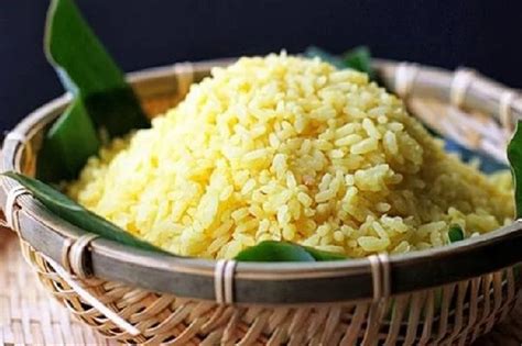 xoi-vo-mung-bean-coated-sticky-rice image