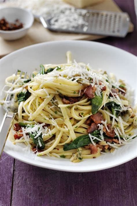 linguine-with-spinach-bacon-and-clam-sauce-womans image
