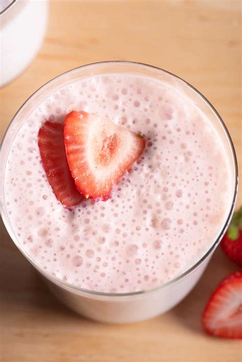 strawberry-protein-smoothie-recipe-feelgoodfoodie image