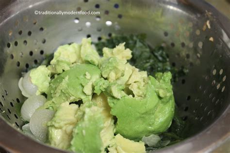 spinach-avocado-soup-traditionally-modern-food image