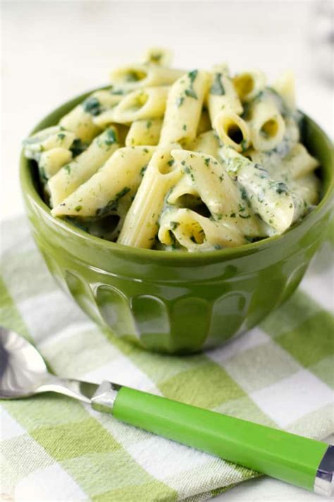 pasta-with-creamy-spinach-sauce-the-pretty-bee image