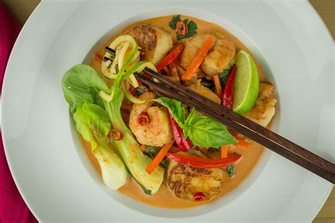 thai-basil-shrimp-and-scallop-in-red-curry-sauce image