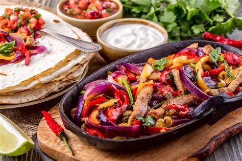 how-to-cook-fajita-meat-on-the-stove-in-a-skillet image