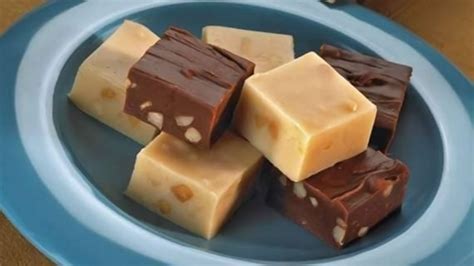 hersheys-white-creme-macadamia-nut-fudge image