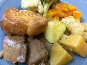 prime-rib-roast-dinner-with-yorkshire-pudding-bonitas image
