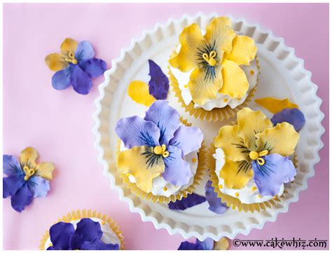 easy-flower-cupcakes-fondant-pansy-cakewhiz image