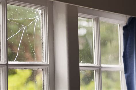professional-broken-window-glass-repair image