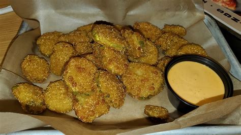the-best-buffalo-wild-wings-menu-items-that-arent-wings image