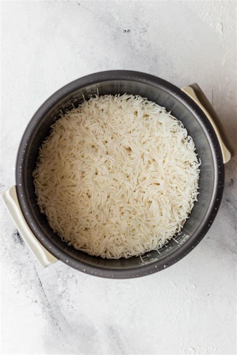 perfect-basmati-rice-in-a-rice-cooker-white-and-brown image