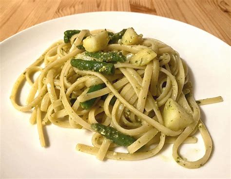 linguine-with-pesto-potatoes-and-green-beans image