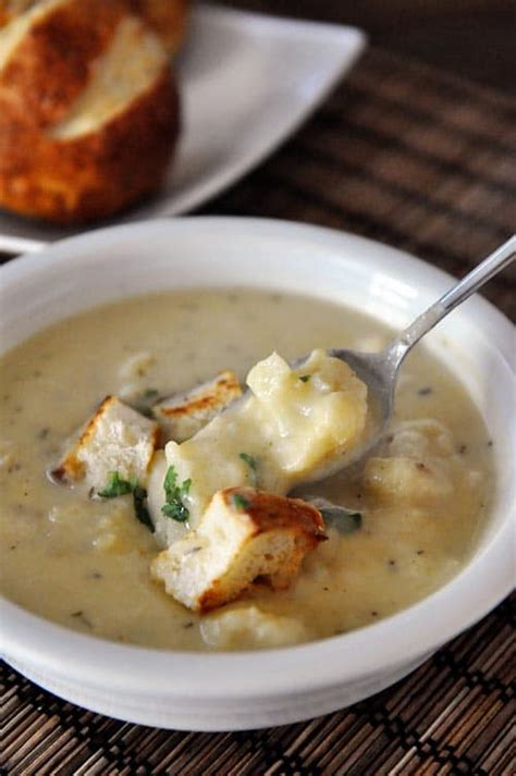 roasted-cauliflower-and-white-cheddar-soup-mels image