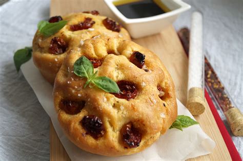 focaccia-italian-bread-with-slow-roasted-tomatoes image