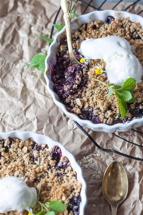 vegan-blueberry-crumble-vibrant-plate image