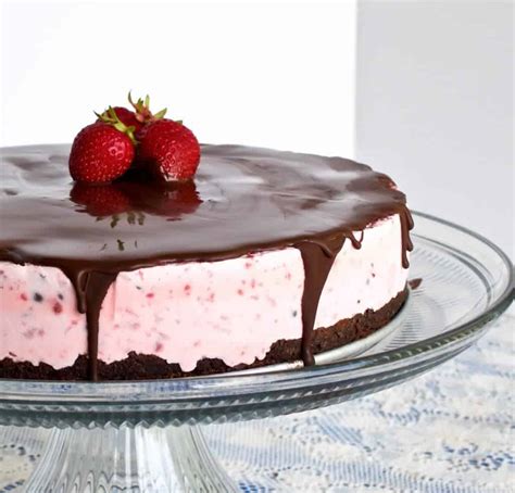 chocolate-strawberry-ice-cream-cake-homemade-food image