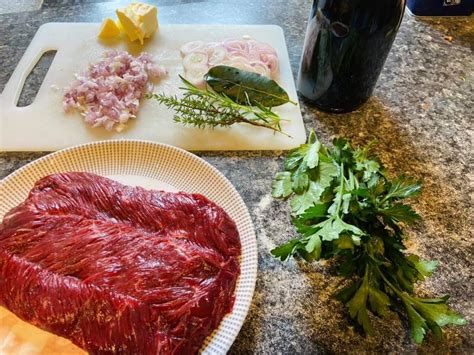 onglet-with-red-wine-shallots-ooh-la-loire image