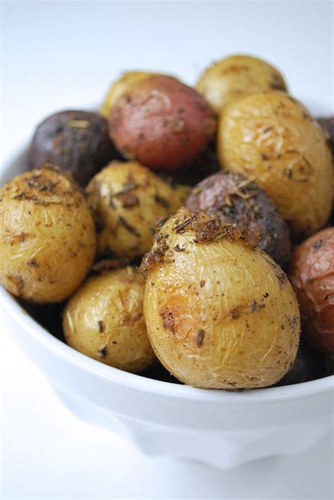 roasted-baby-potatoes-with-rosemary-and-thyme-the image