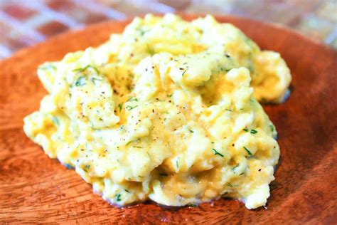 scrambled-eggs-recipe-with-dill-inspired image
