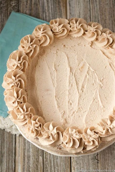 cinnamon-bun-cheesecake-recipe-moms-munchkins image