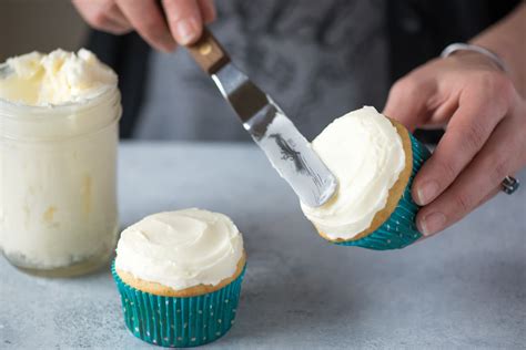 marshmallow-fluff-makes-the-easiest-buttercream image
