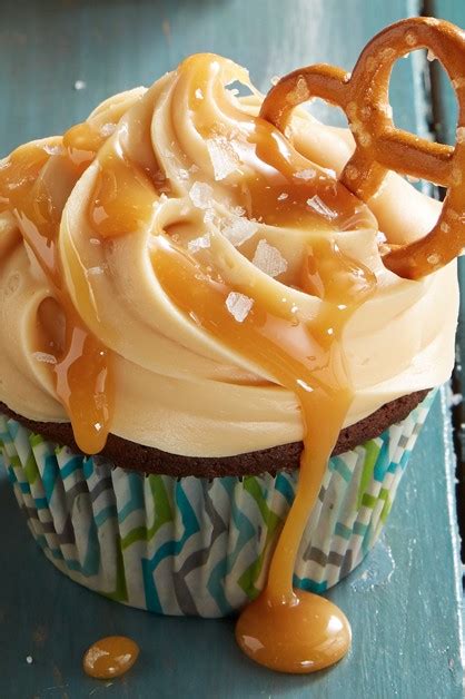 chocolate-cupcakes-with-caramel-frosting-recipe-with image