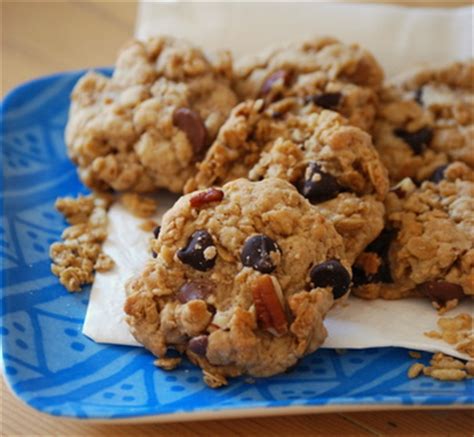 granola-chocolate-chip-cookies-baking-bites image