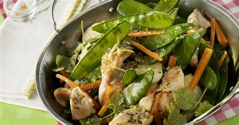 stir-fried-turkey-with-snow-peas-and-carrots-eat image