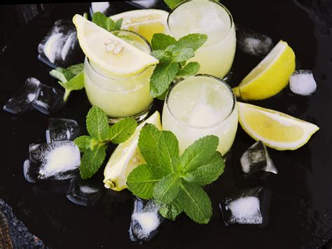 entice-your-senses-with-these-13-delightful-frozen-rum-drinks image