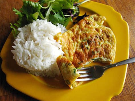 street-food-for-dinner-thai-style-omelet-kai-jeow image