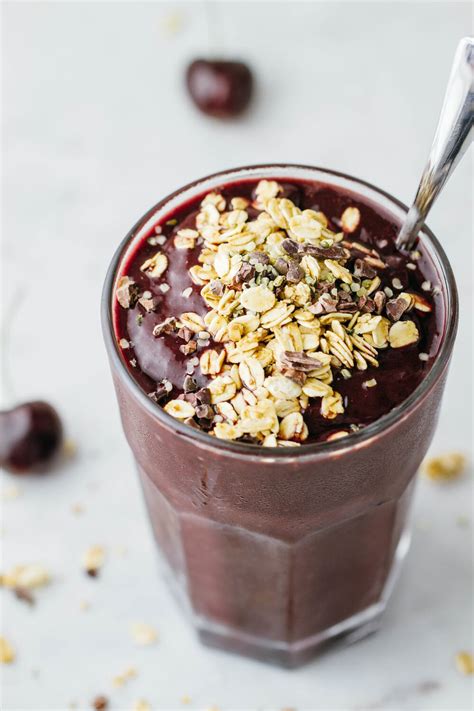 chocolate-cherry-smoothie-the-simple-veganista image