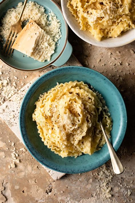 easy-parmesan-pasta-with-butter-pepper-inside-the image
