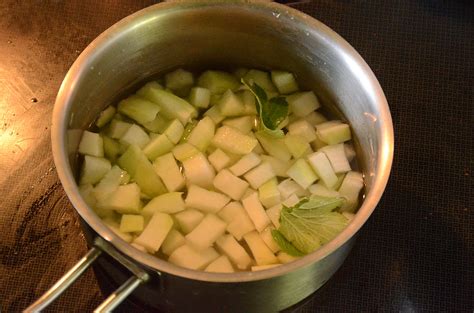 how-to-prepare-and-cook-kohlrabi image