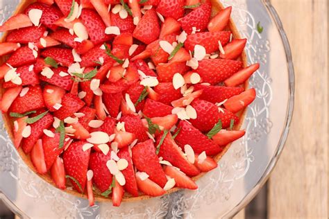 easy-strawberry-almond-pie-recipe-marshmalloworld image