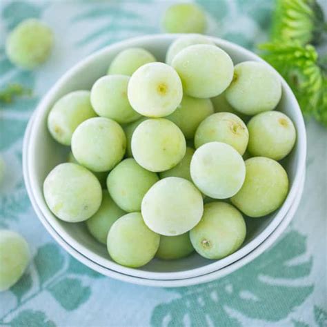 how-to-make-frozen-grapes-no-added-sugar-clean image