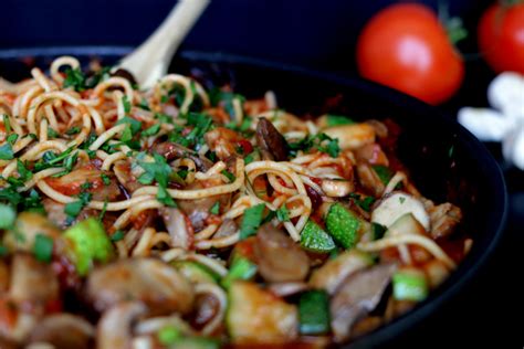 weekday-dinner-idea-mushroom-zucchini-pasta image