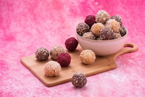bliss-balls-6-healthy-recipes-kayla-itsines image